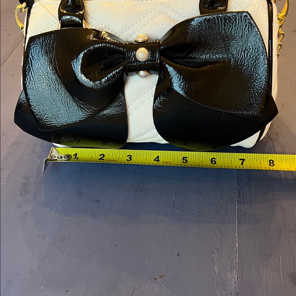 BETSEY JOHNSON Quilted Handbag Patent Leather Bow&  Pearls Satchel & Crossbody - Picture 12 of 12